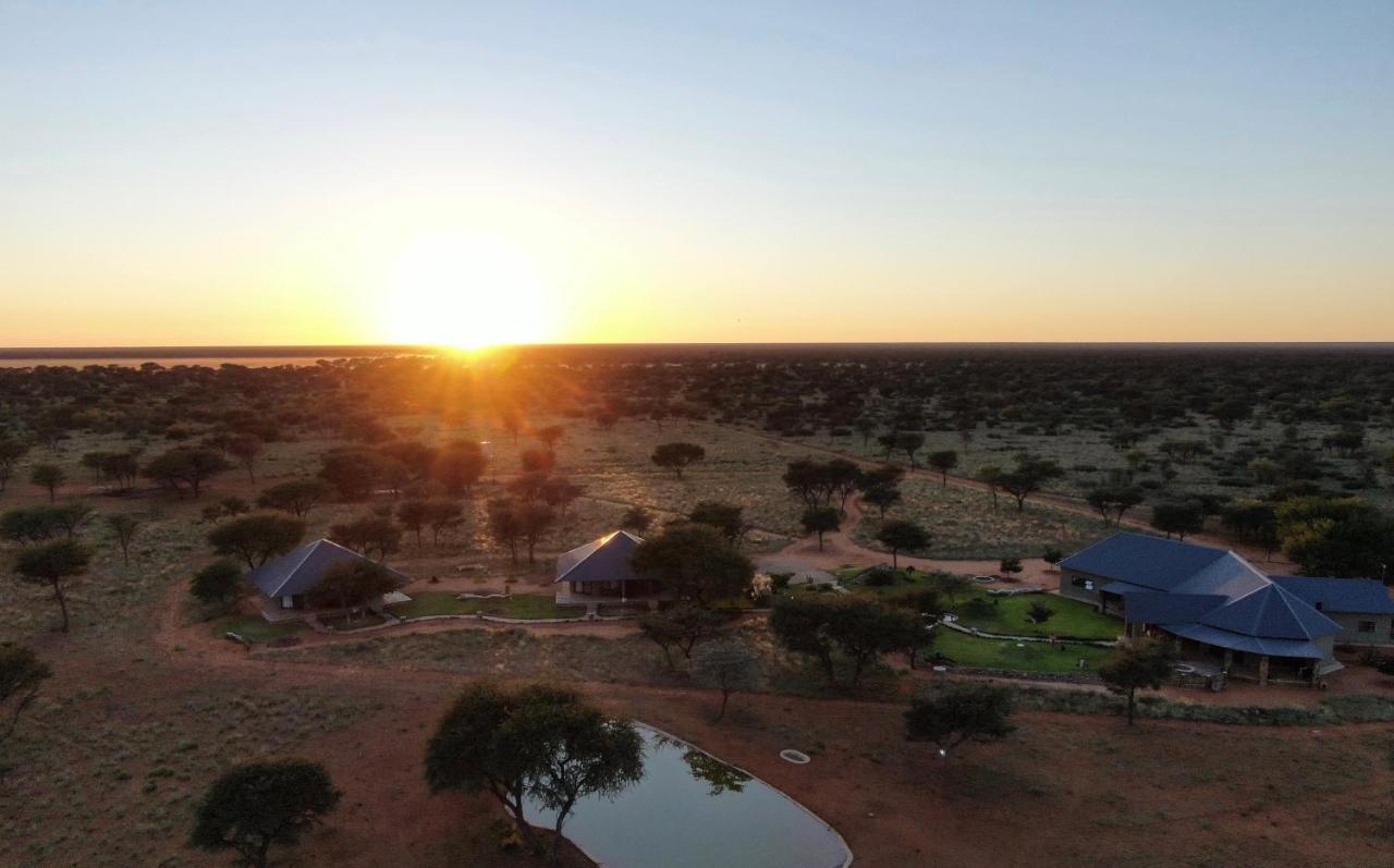 Africa Awaits Lodge & Safaris Gobabis Buitenkant foto