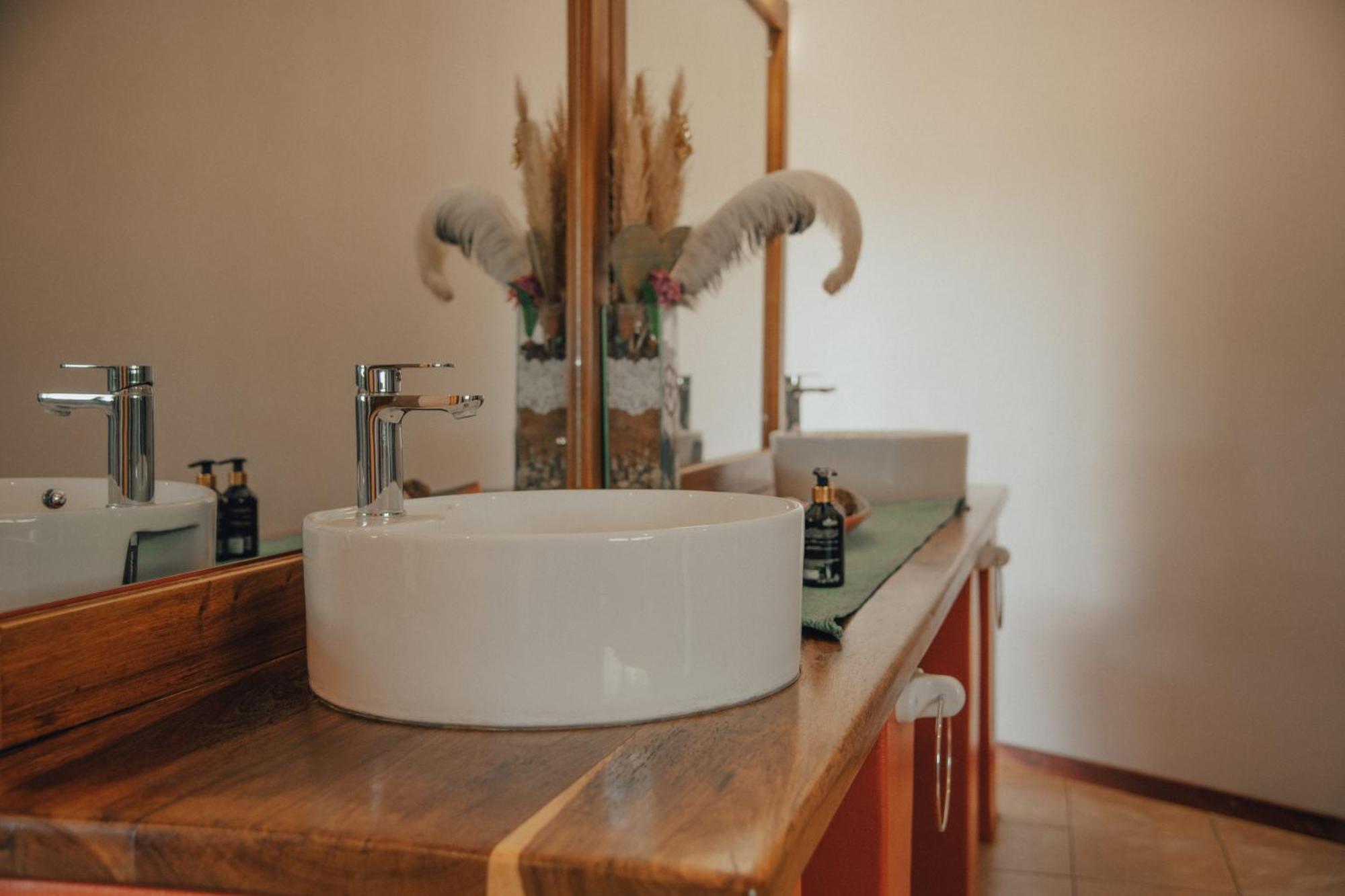 Africa Awaits Lodge & Safaris Gobabis Buitenkant foto