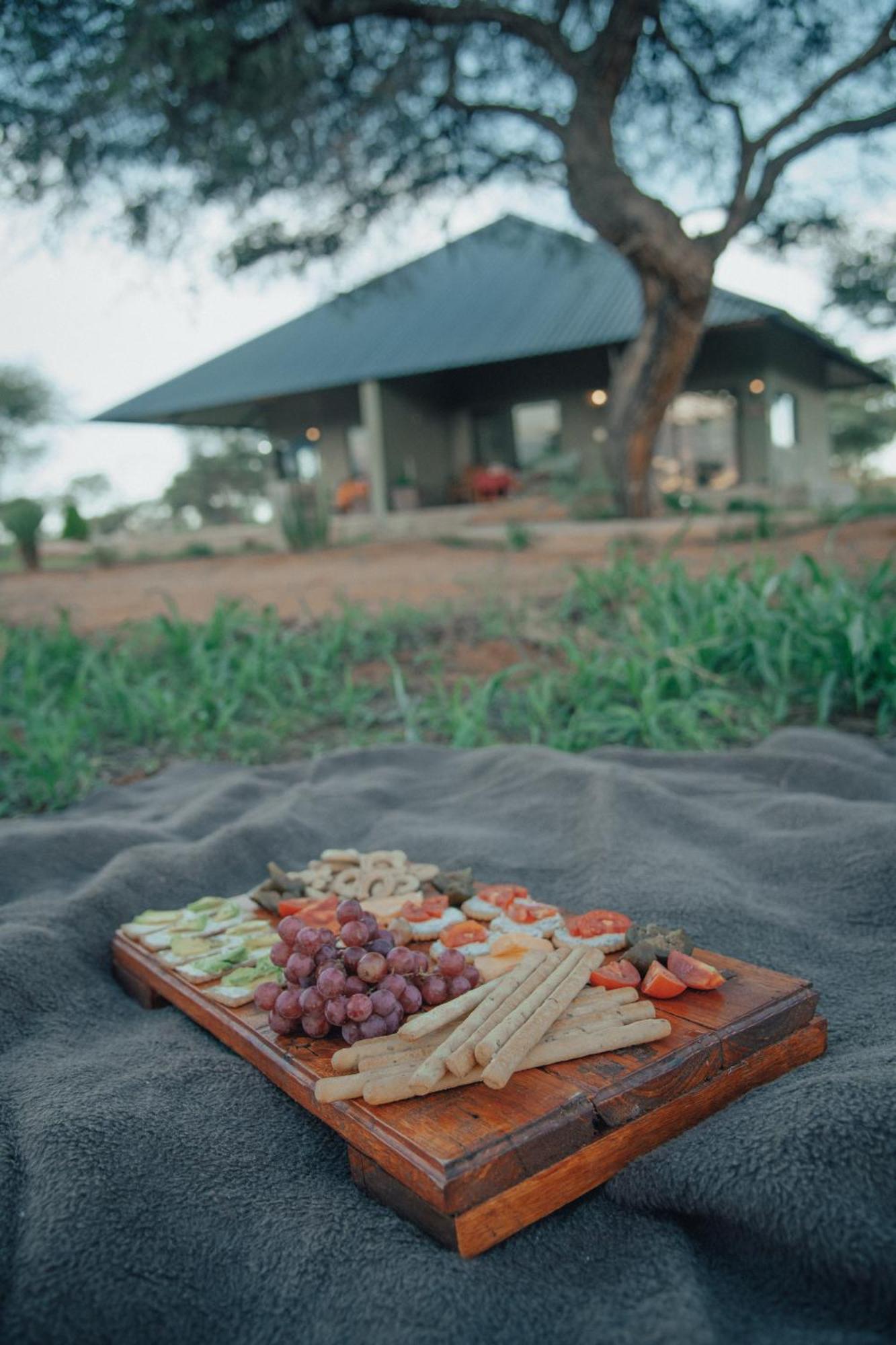 Africa Awaits Lodge & Safaris Gobabis Buitenkant foto
