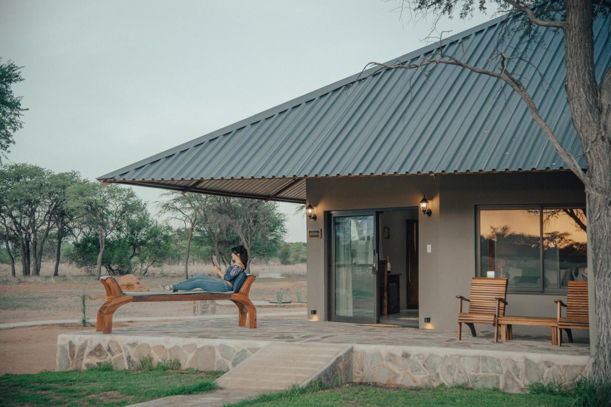 Africa Awaits Lodge & Safaris Gobabis Buitenkant foto