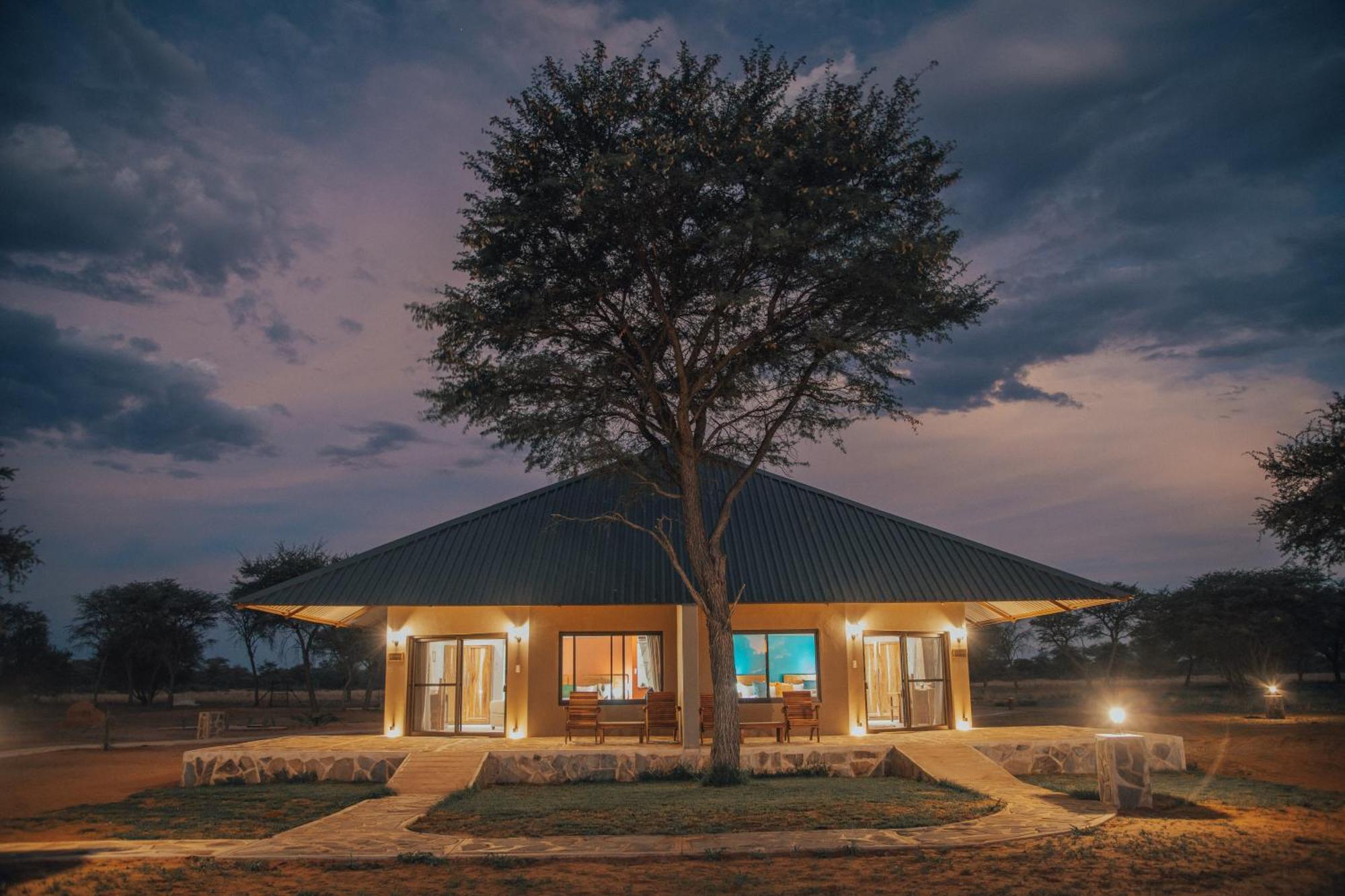 Africa Awaits Lodge & Safaris Gobabis Buitenkant foto