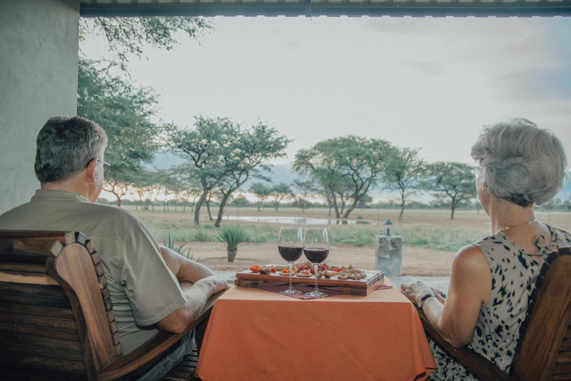 Africa Awaits Lodge & Safaris Gobabis Buitenkant foto
